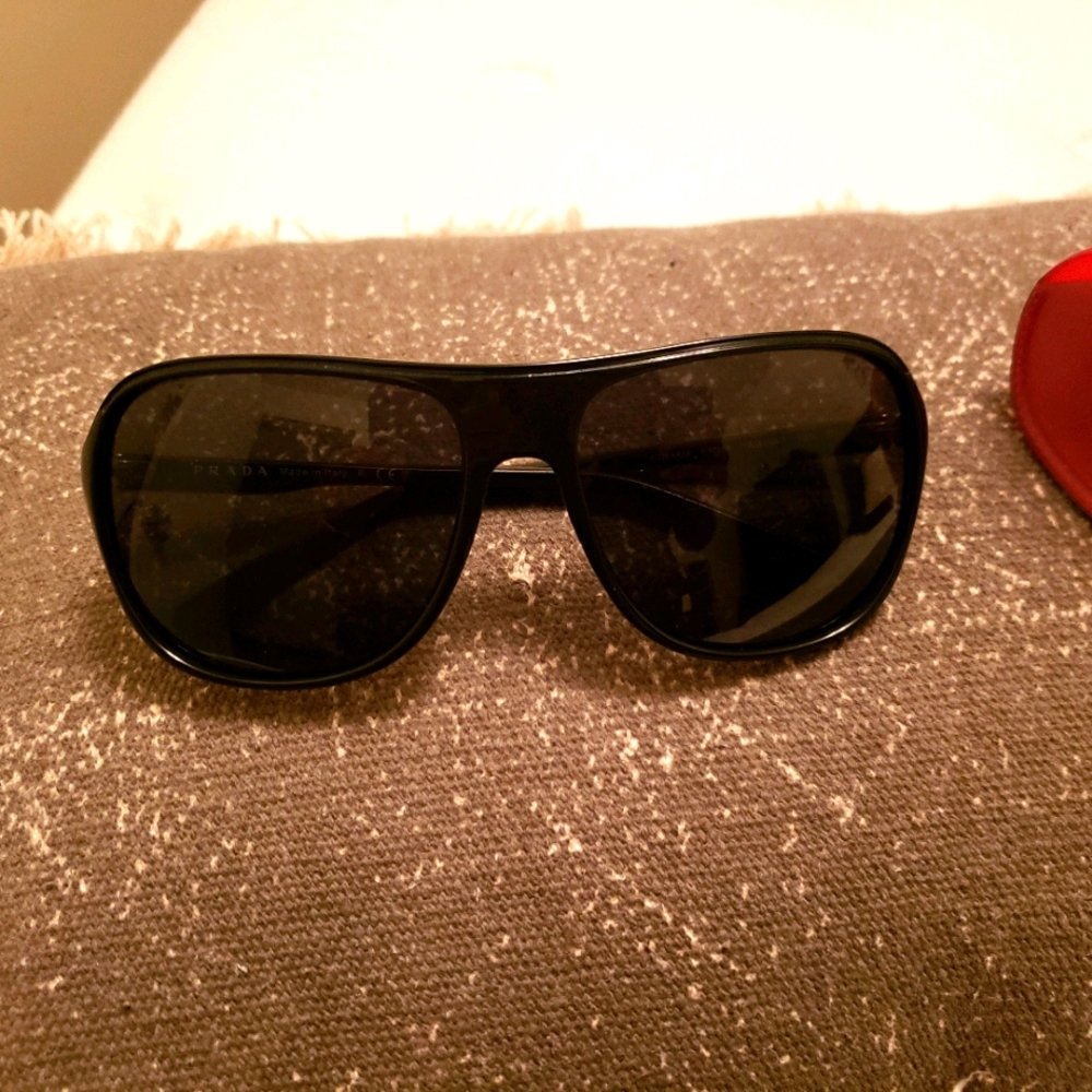 Authentic Prada sunnies Aviator 😎 style